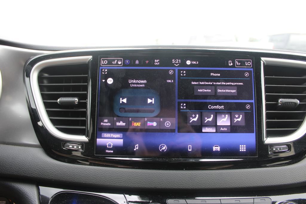 Used 2025 Chrysler Pacifica Select FWD image 35