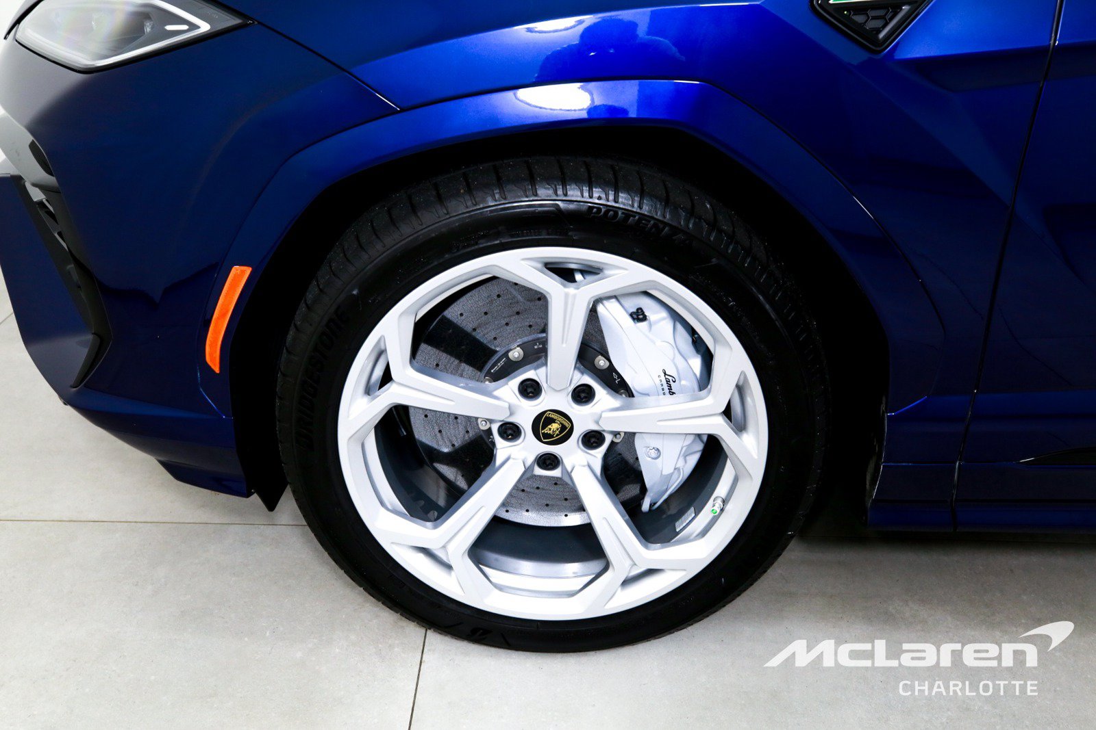 Used 2026 Lamborghini Urus SE AWD/4WD image 36