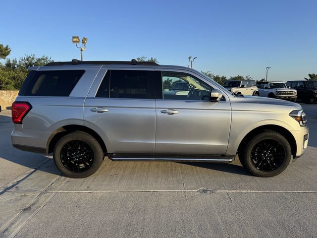Used 2023 Ford Expedition XLT AWD/4WD image 4