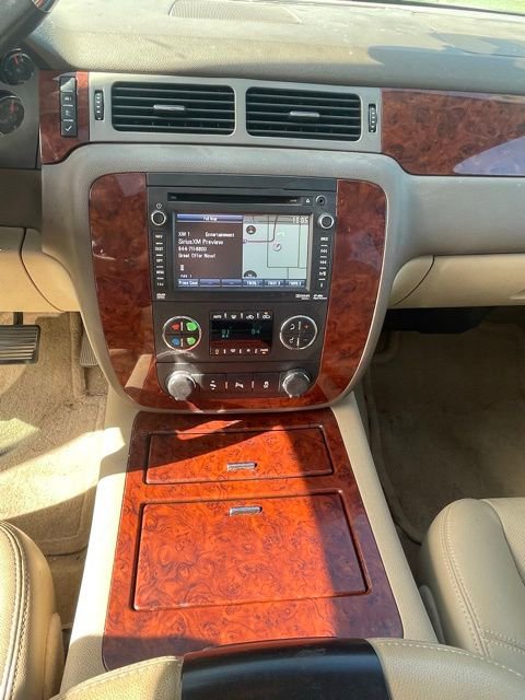 Used 2013 Chevrolet Avalanche LTZ RWD image 11