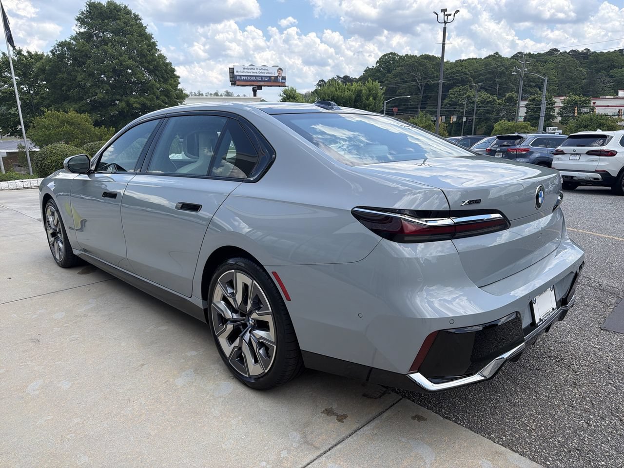 Certified 2025 BMW 740i xDrive AWD/4WD image 9
