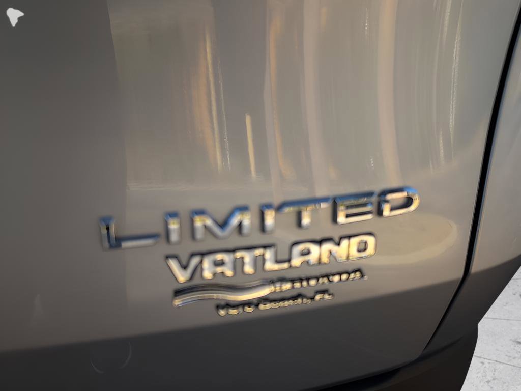 Used 2024 Toyota Grand Highlander Limited image 10