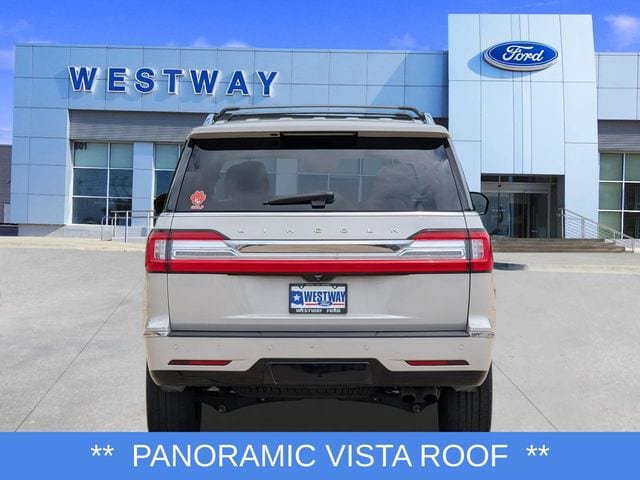 Used 2021 Lincoln Navigator Reserve w/ Luxury Package RWD image 4