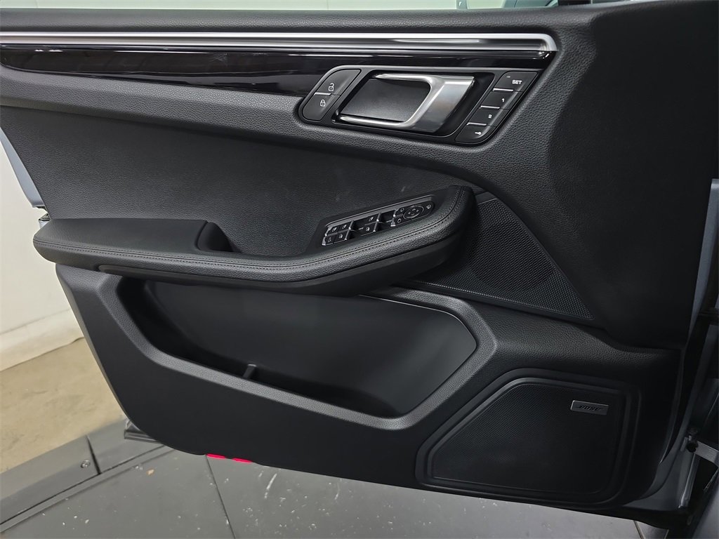 Used 2024 Porsche Macan image 22