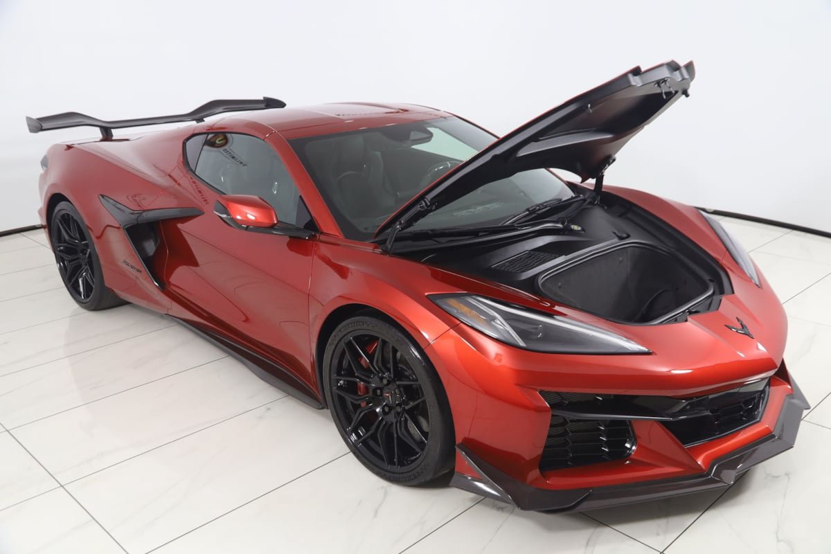 Used 2025 Chevrolet Corvette Z06 w/ Z07 Performance Package RWD image 34
