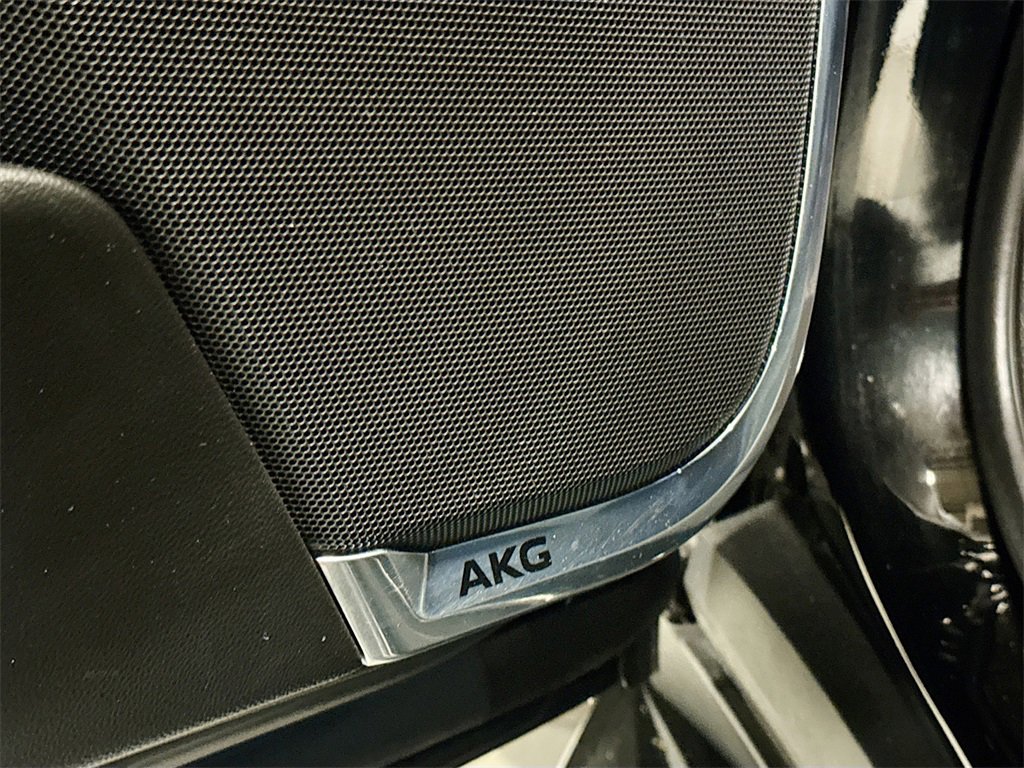 Used 2021 Cadillac Escalade Premium Luxury image 19