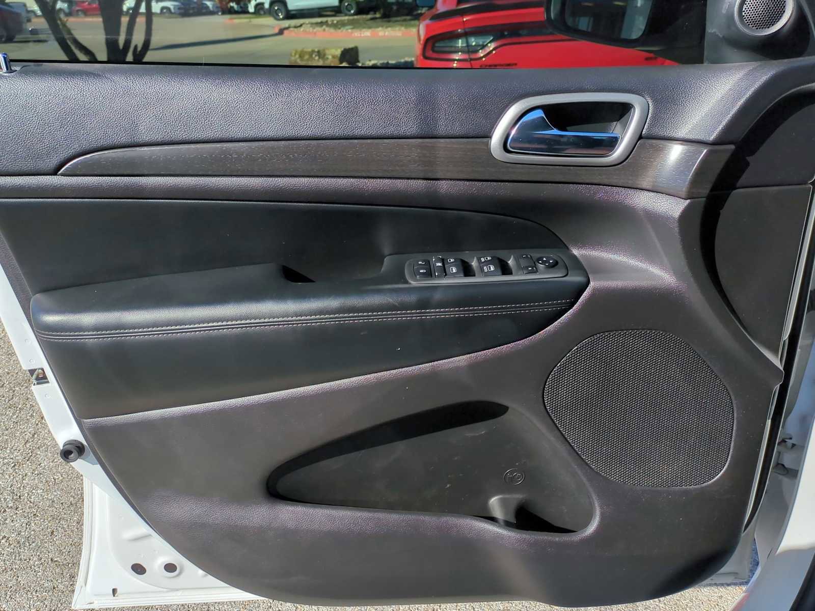 Used 2018 Jeep Grand Cherokee Altitude image 23