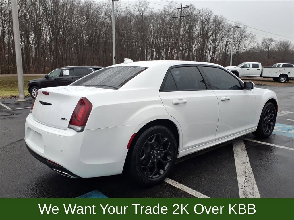 Used 2023 Chrysler 300 Touring L image 6