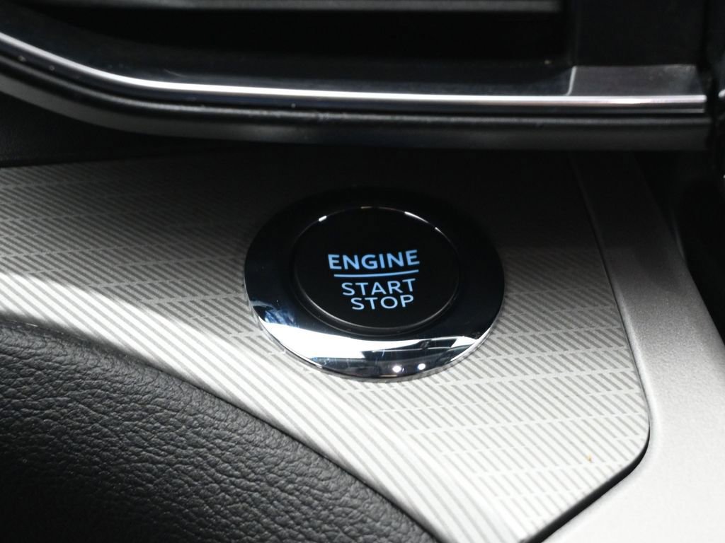 Used 2023 Ford Explorer XLT w/ Equipment Group 202A image 14