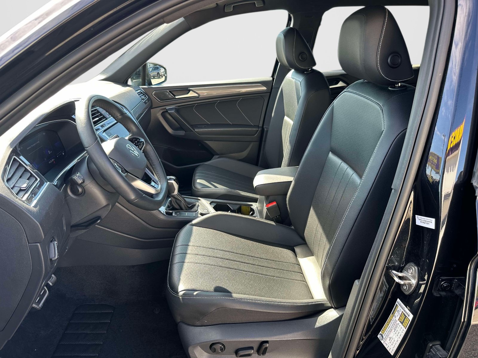 Certified 2024 Volkswagen Tiguan SE R-Line AWD/4WD image 15