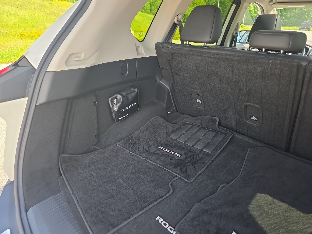 Certified 2023 Nissan Rogue SV w/ SV Premium B Package AWD/4WD image 8