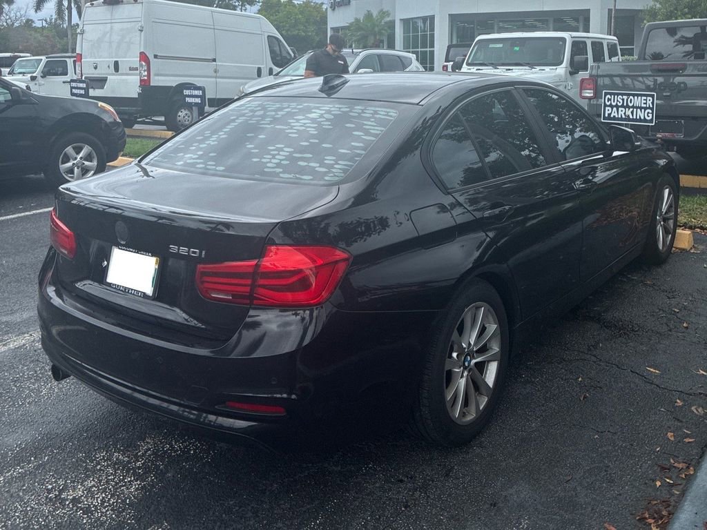 Used 2017 BMW 320i Sedan RWD image 2