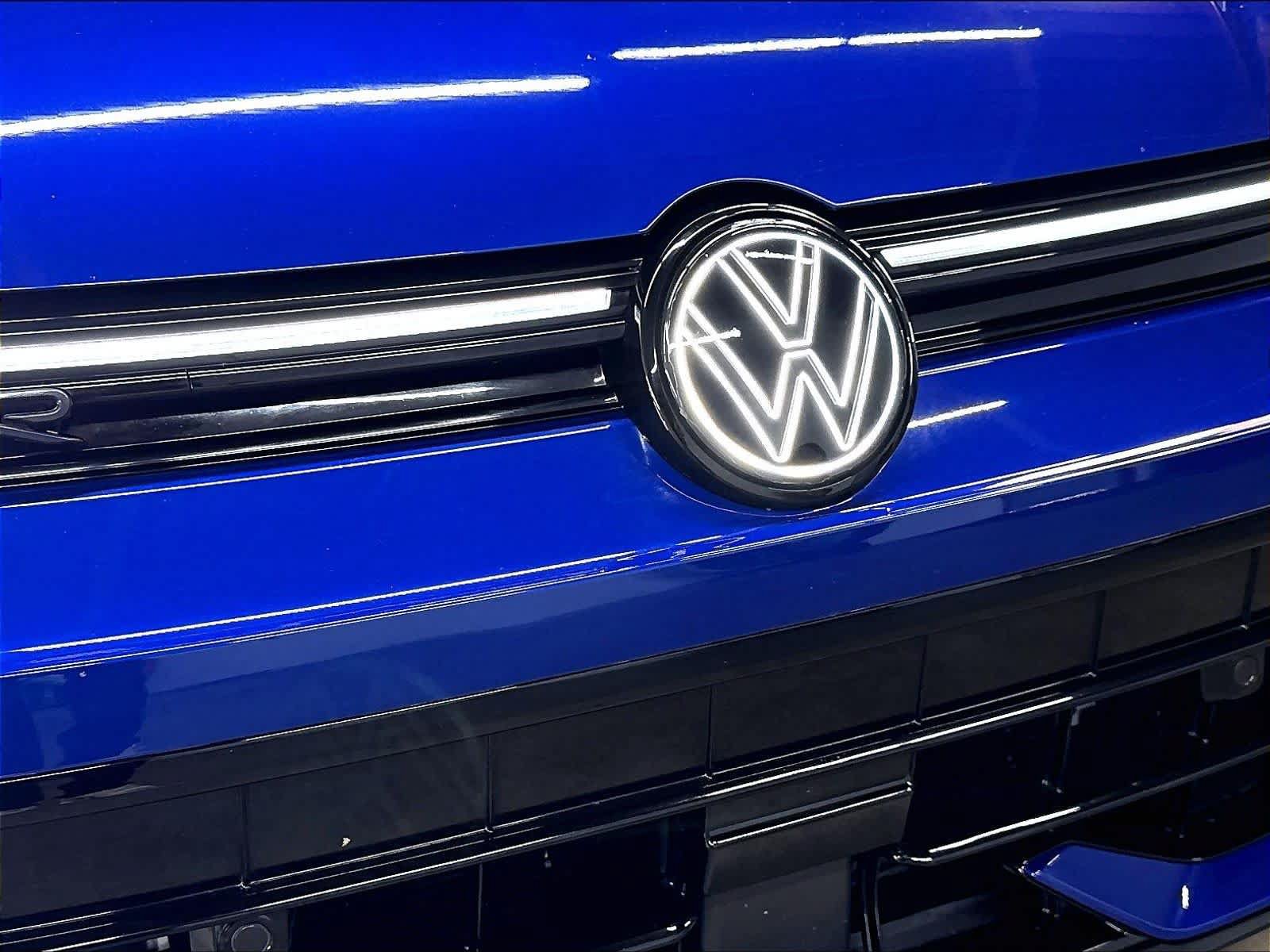 Used 2025 Volkswagen Golf R Black Edition AWD/4WD image 32