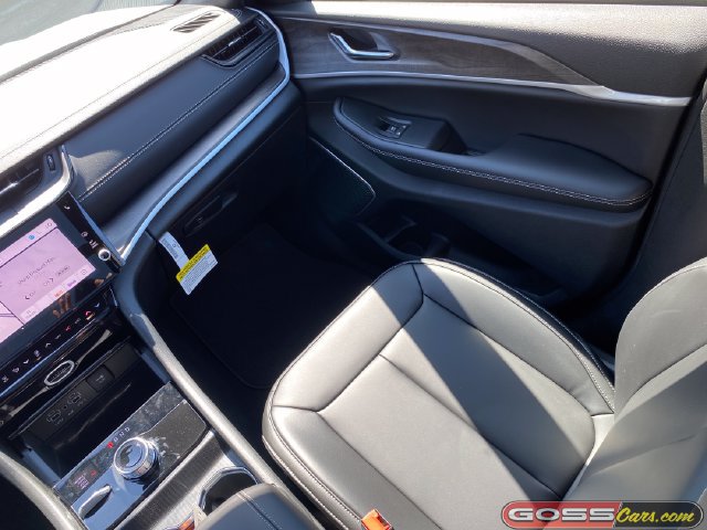 New 2026 Jeep Grand Cherokee Limited w/ Limited Altitude Package AWD/4WD image 17