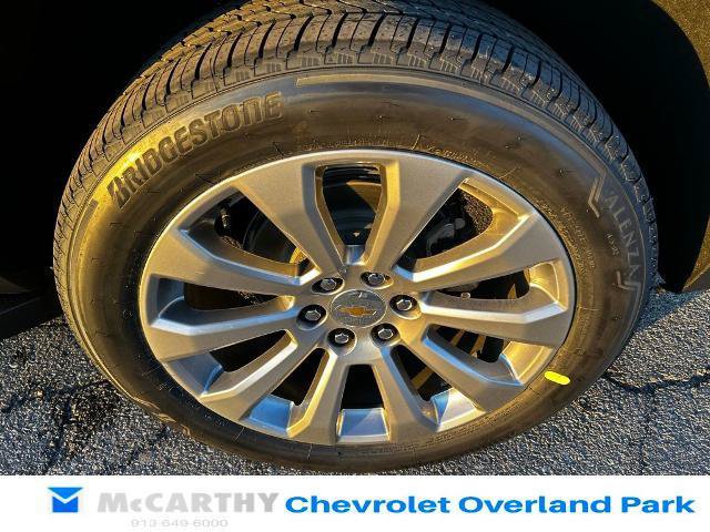 New 2026 Chevrolet Suburban Premier w/ Sun And Tow Package AWD/4WD image 28
