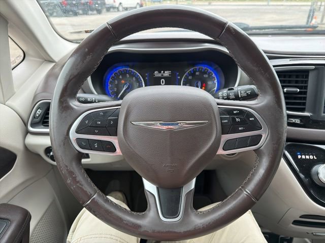 Used 2018 Chrysler Pacifica Touring-L image 40