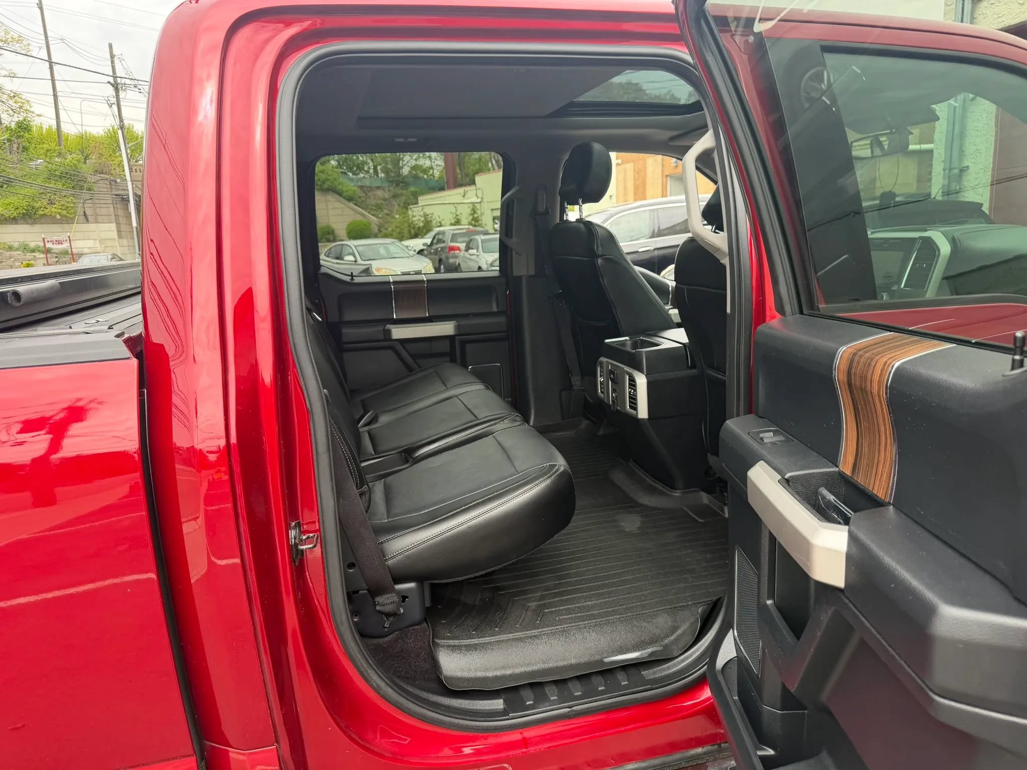 Used 2015 Ford F150 Lariat w/ Equipment Group 501A Mid AWD/4WD image 30