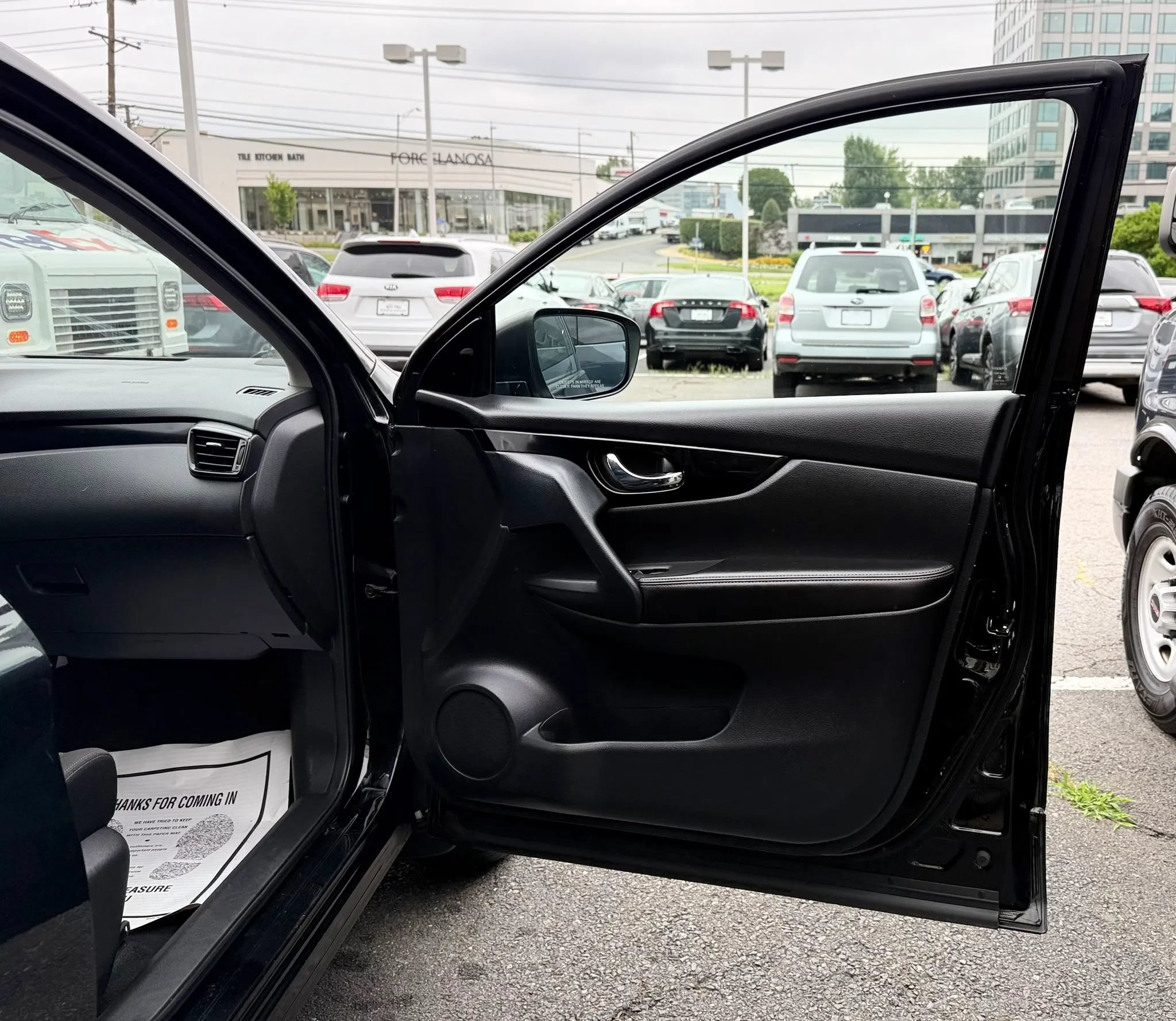 Used 2021 Nissan Rogue Sport SV AWD/4WD image 32