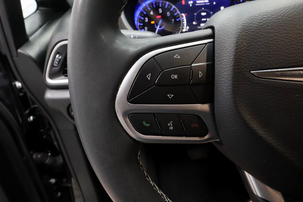 Used 2025 Chrysler Pacifica Select FWD image 28