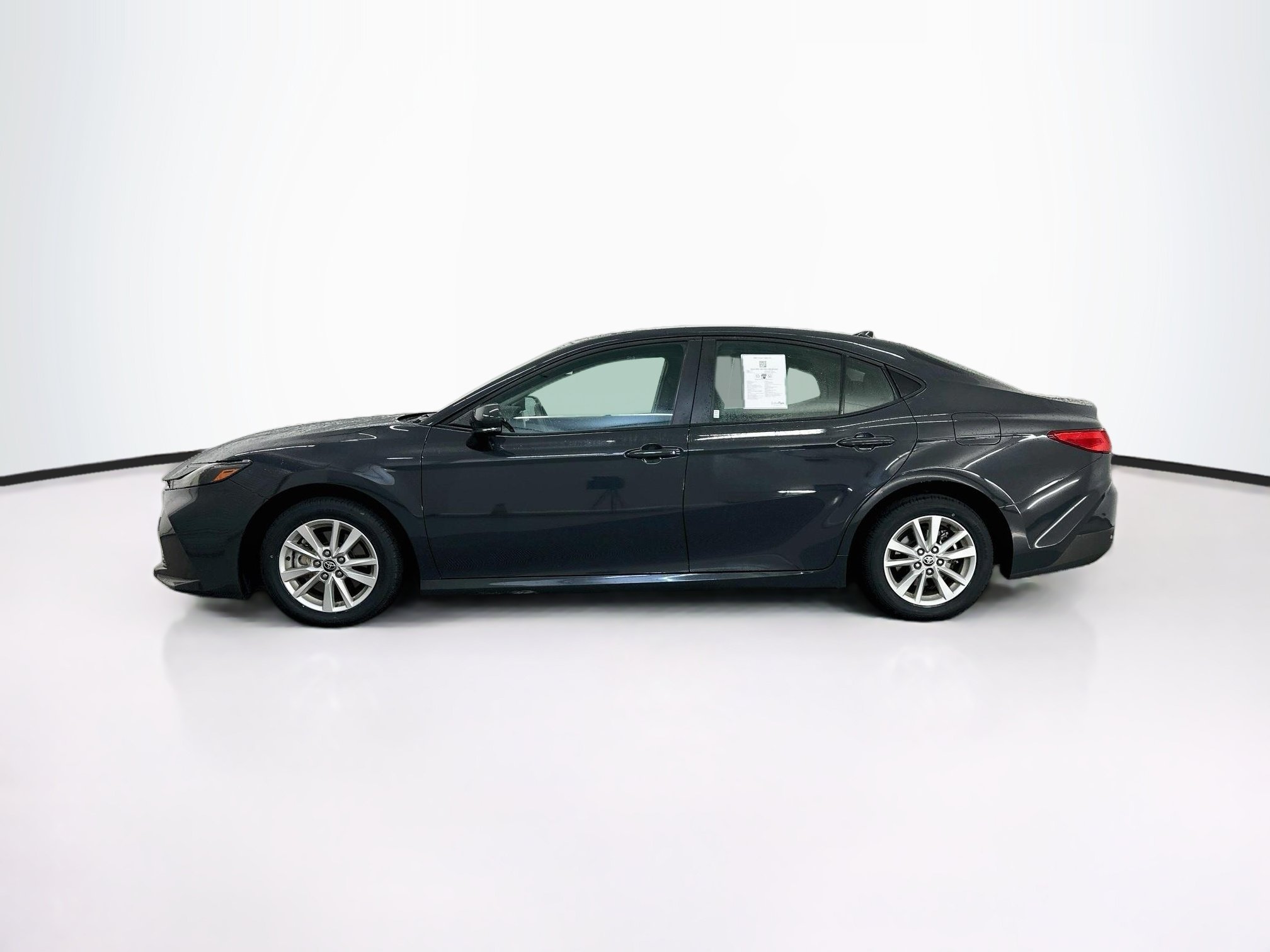 Used 2025 Toyota Camry LE FWD image 4