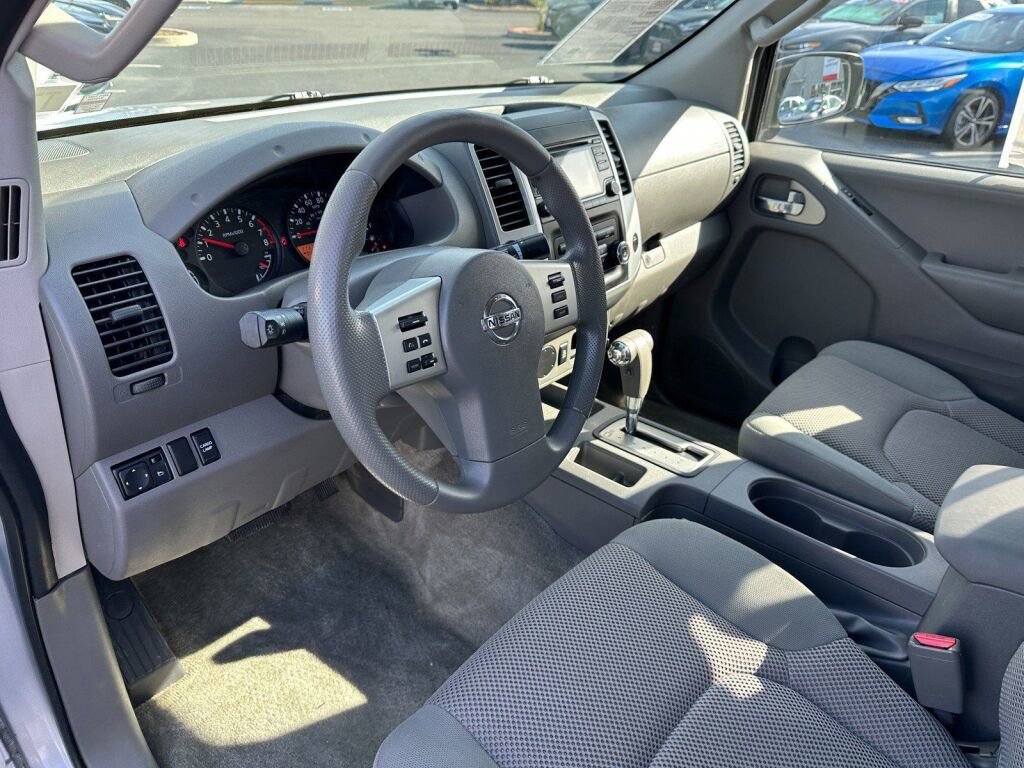 Used 2015 Nissan Frontier SV image 10