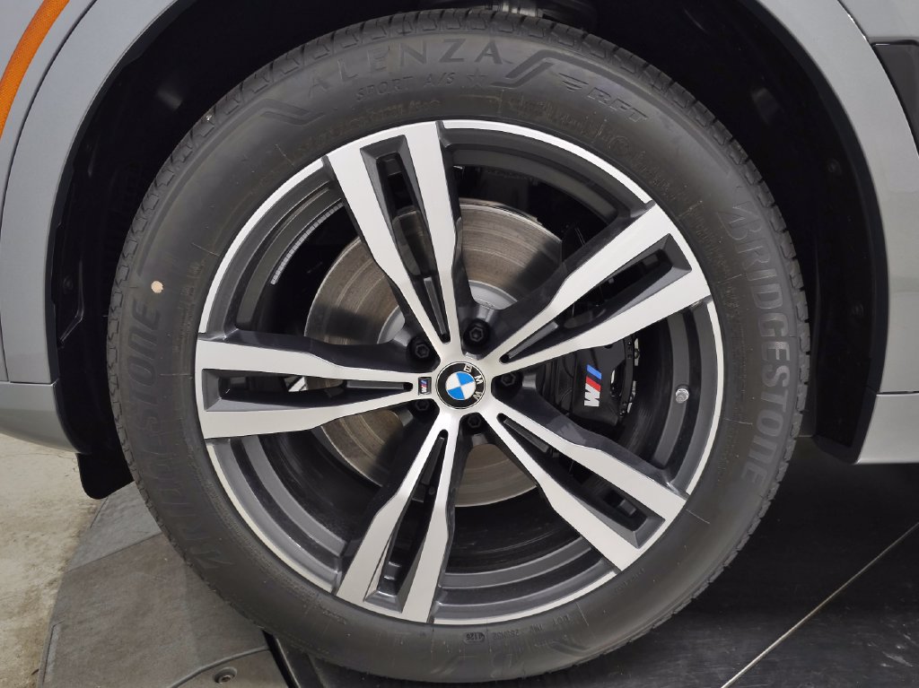 Used 2027 BMW X7 xDrive40i w/ M Sport Package AWD/4WD image 7