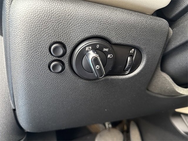 Used 2015 MINI Cooper 2-Door Hardtop image 18