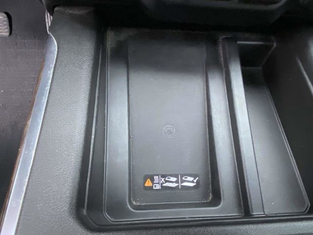 Used 2022 Chevrolet Silverado 1500 High Country w/ Technology Package image 21