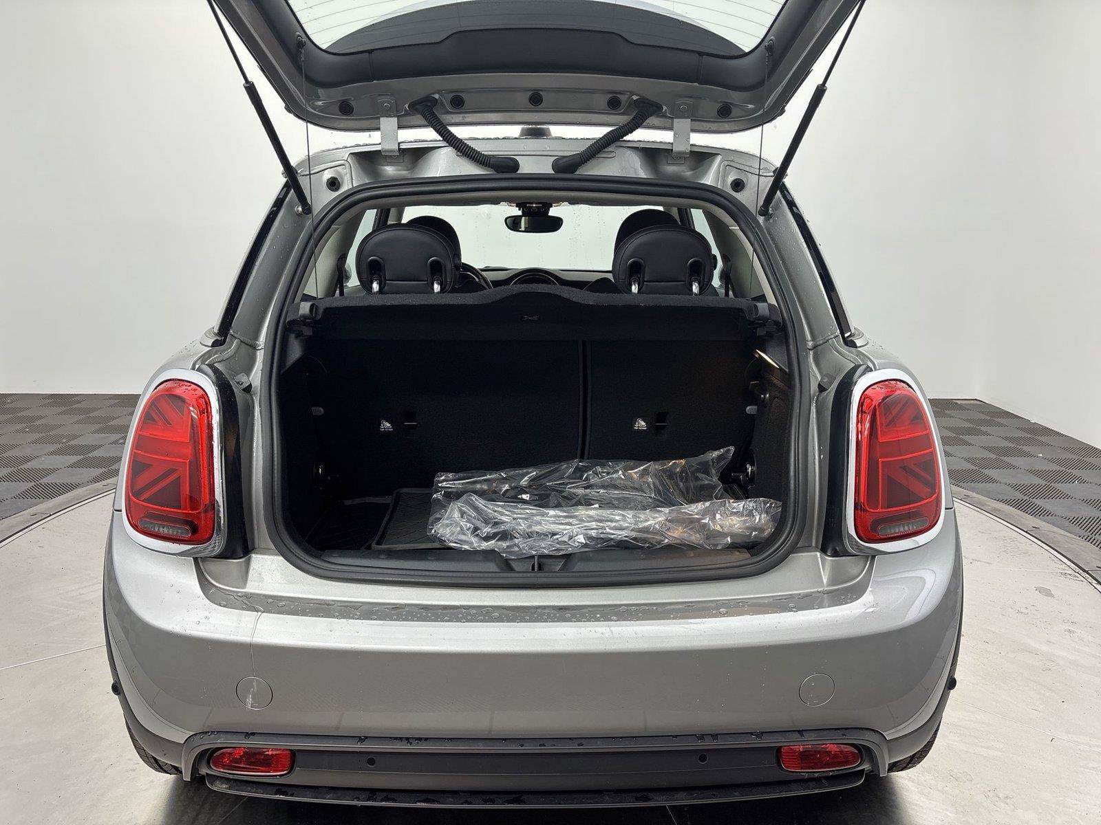 Used 2024 MINI Cooper SE FWD image 25