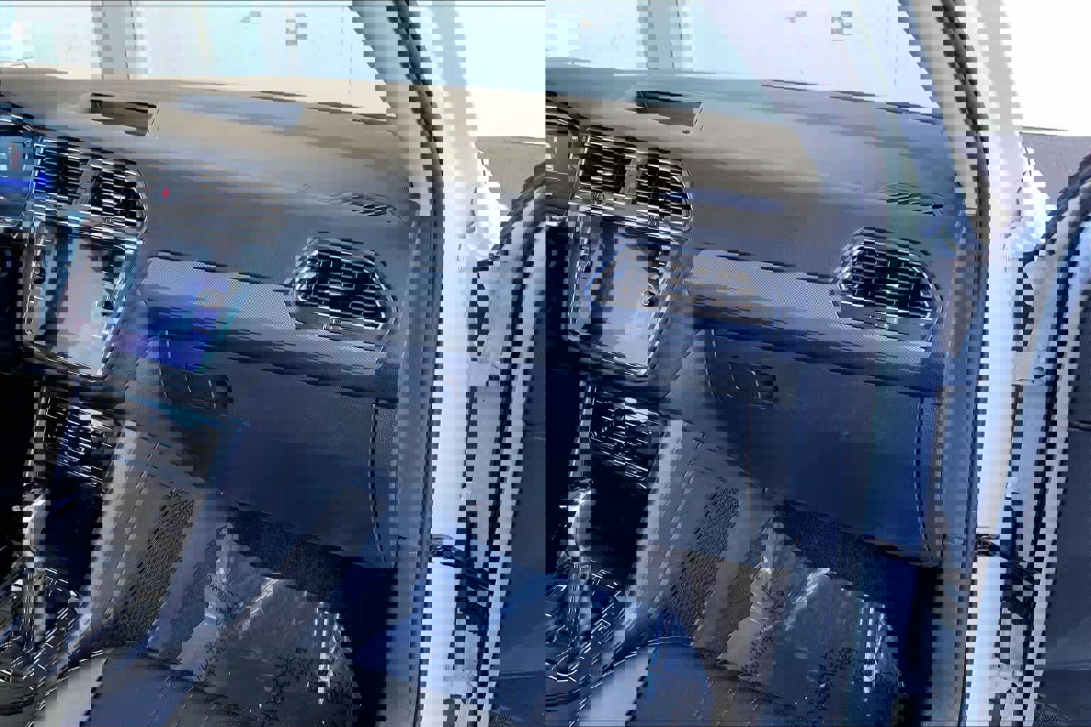 Used 2022 Volkswagen Tiguan SE image 19