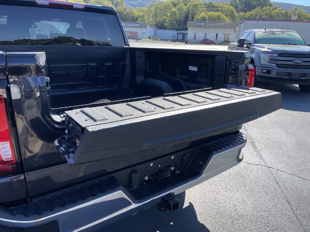 Used 2025 GMC Sierra 1500 SLT RWD image 18