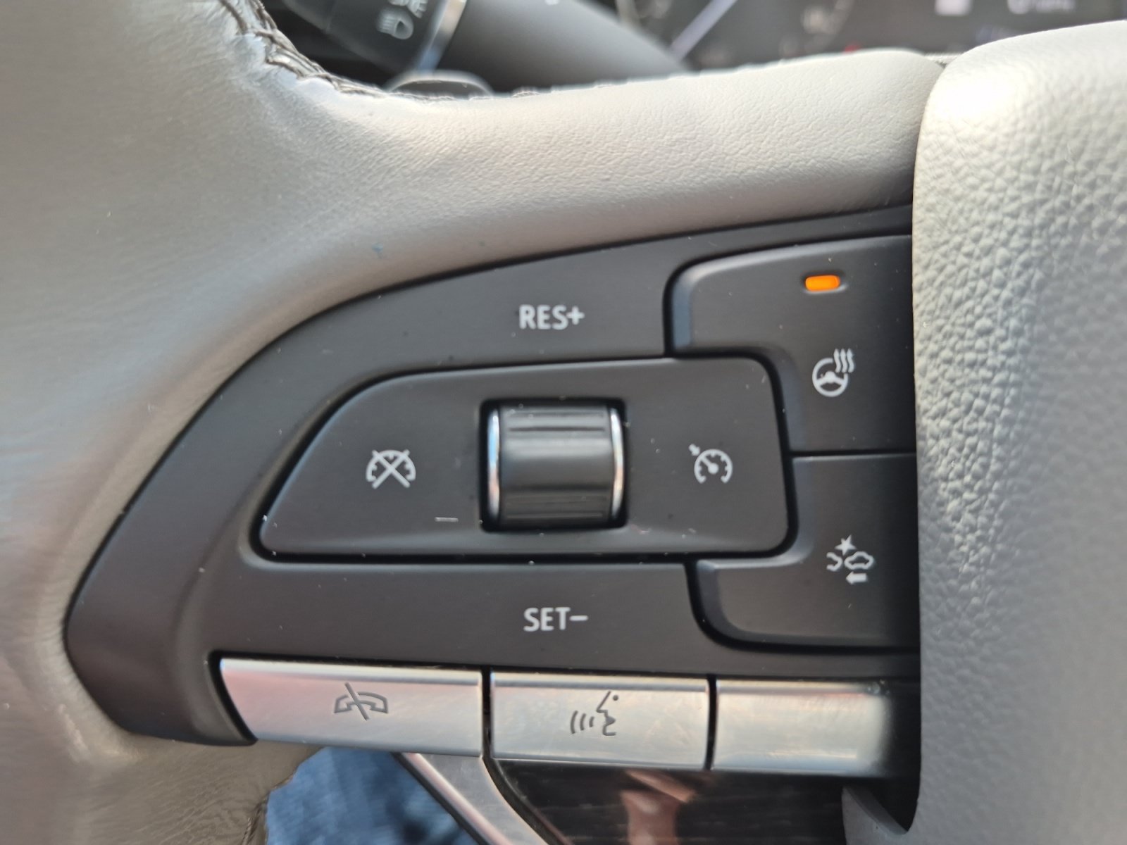Used 2021 Cadillac XT6 Premium Luxury w/ LPO, Floor Liner Package FWD image 27