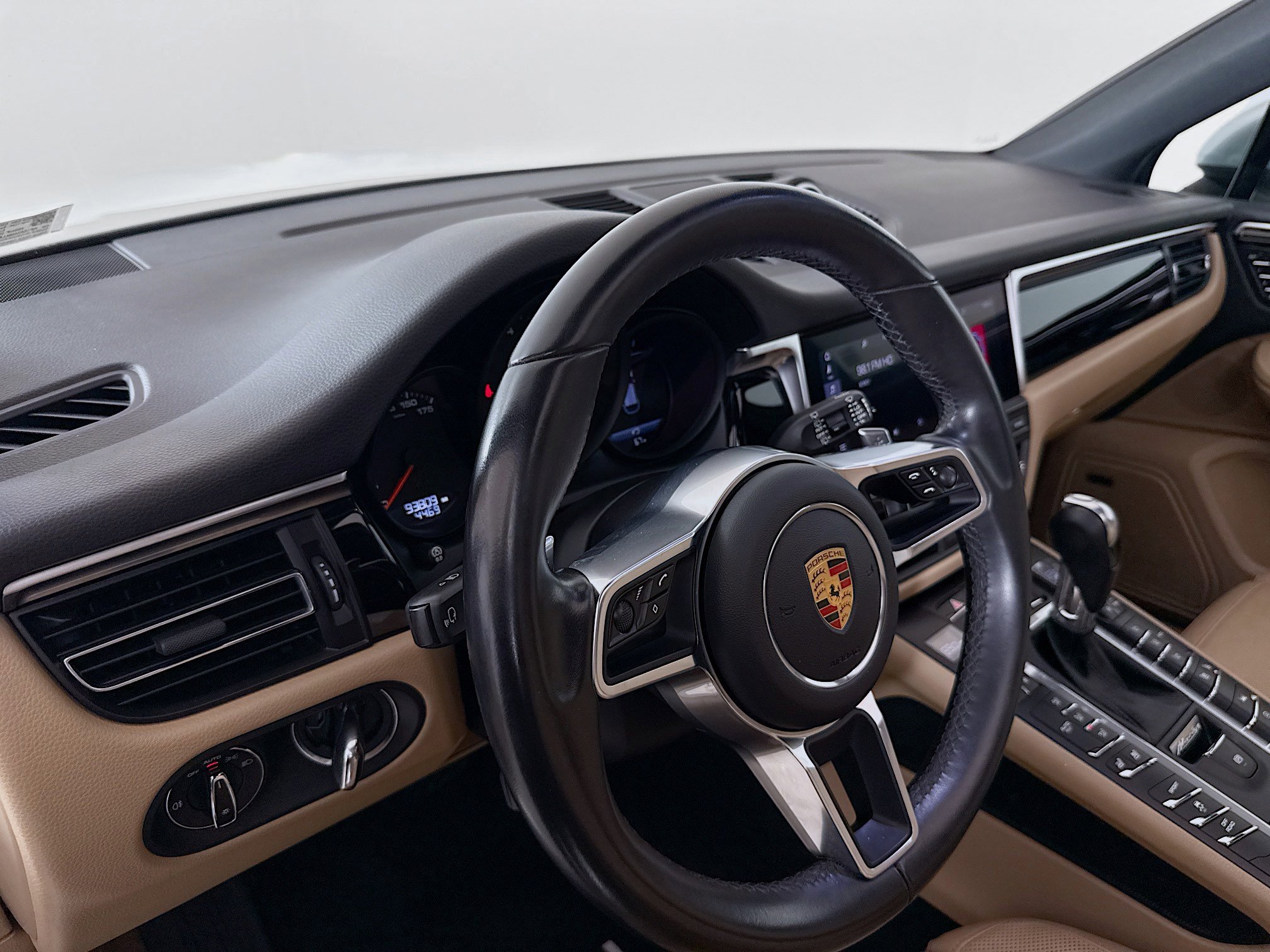 Used 2020 Porsche Macan Base image 9