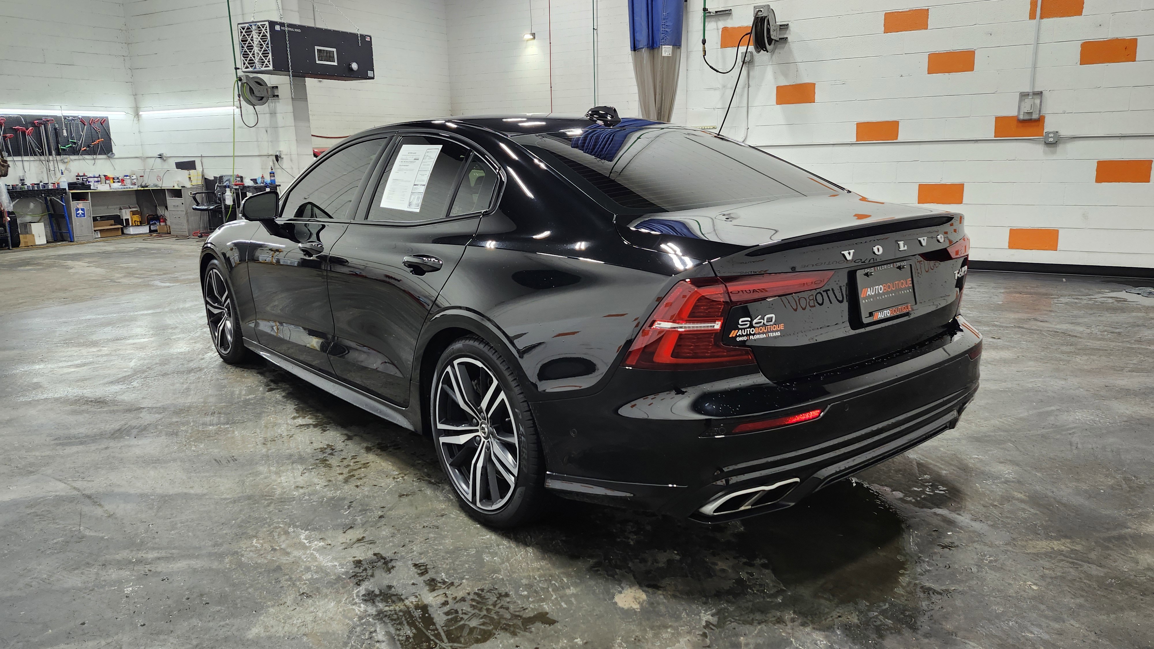 Used 2020 Volvo S60 T6 R-Design image 16