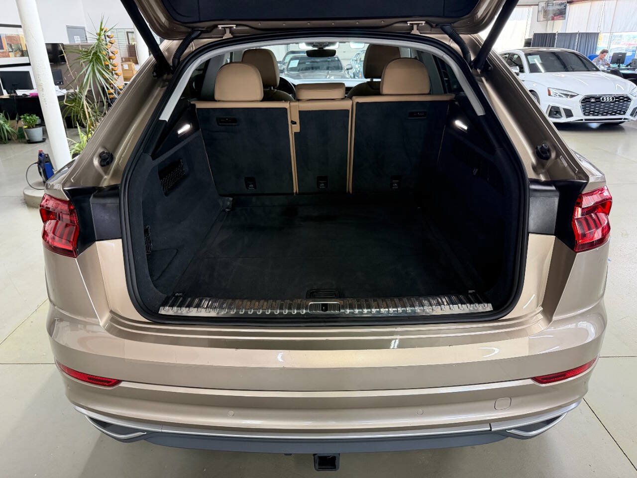 Used 2019 Audi Q8 Premium Plus w/ Premium Plus AWD/4WD image 9