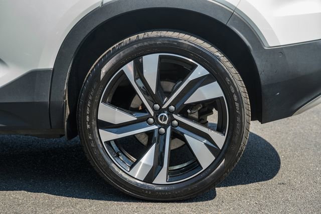 Certified 2024 Volvo XC40 B5 Ultimate AWD/4WD image 19