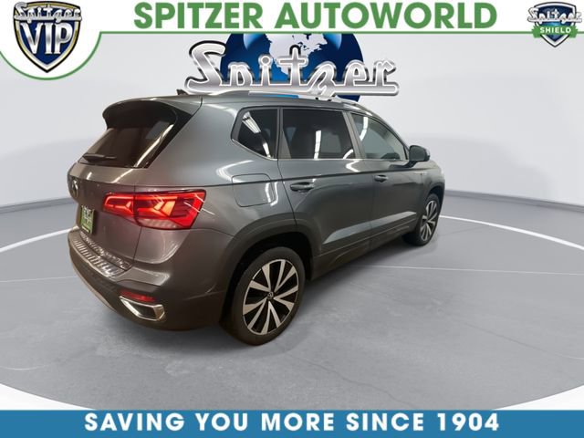 Used 2023 Volkswagen Taos SE w/ Panoramic Sunroof Package FWD image 9