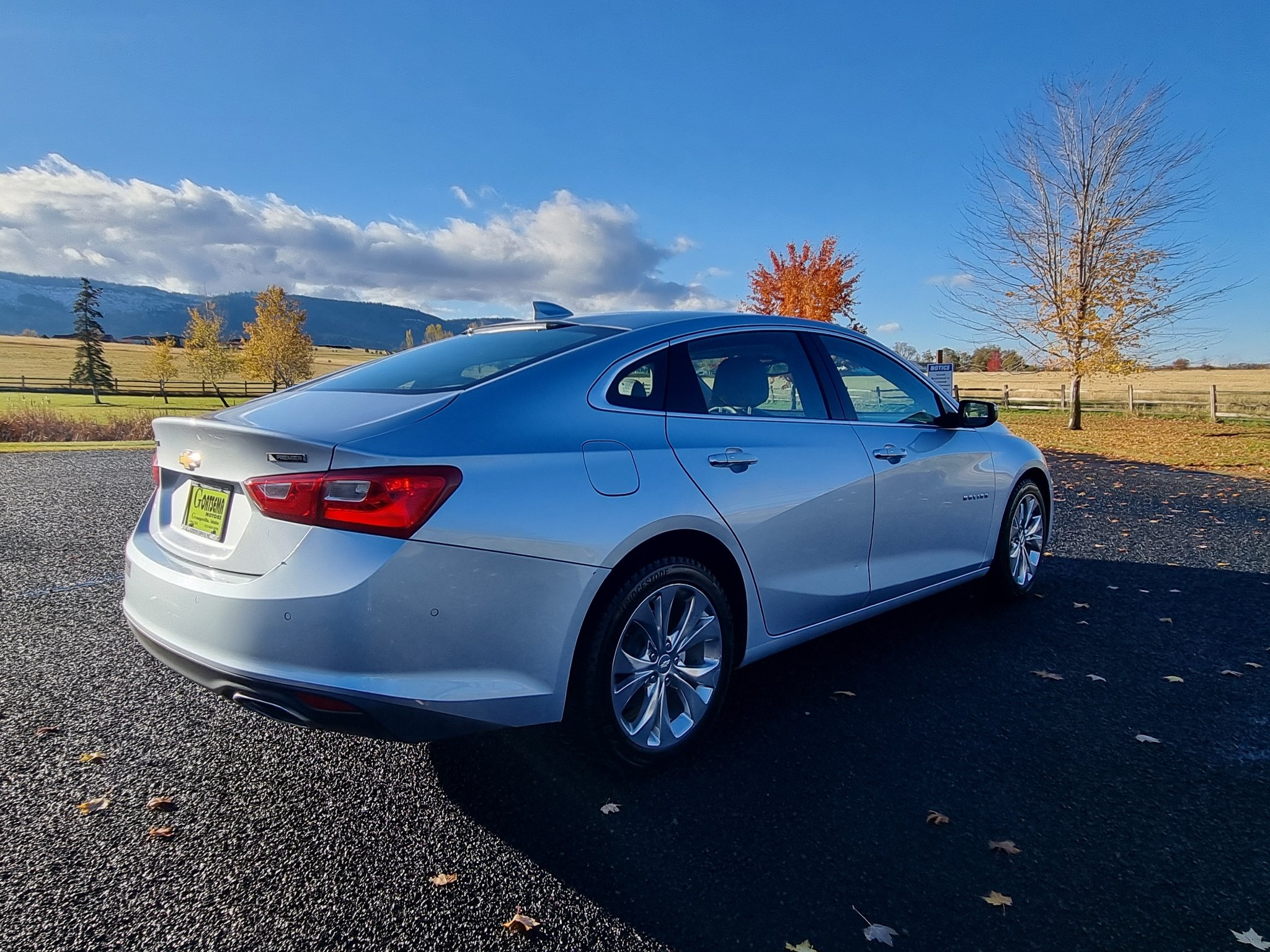 Used 2017 Chevrolet Malibu Premier w/ Driver Confidence Package FWD image 5