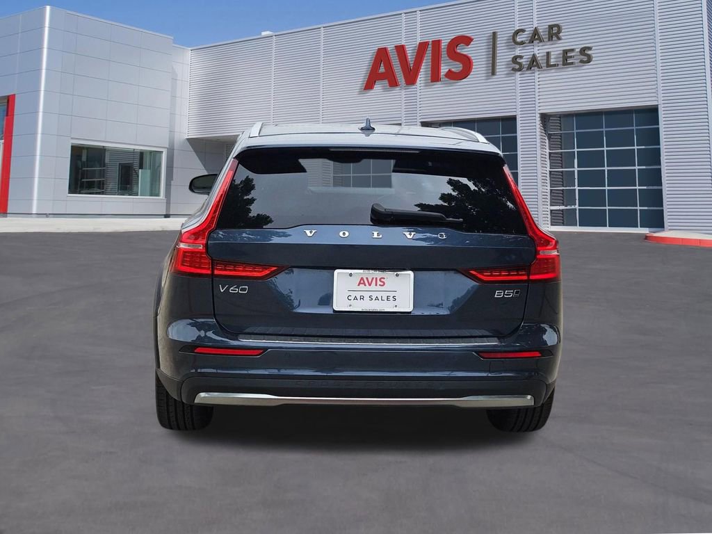 Used 2025 Volvo V60 B5 Cross Country Plus AWD/4WD image 5