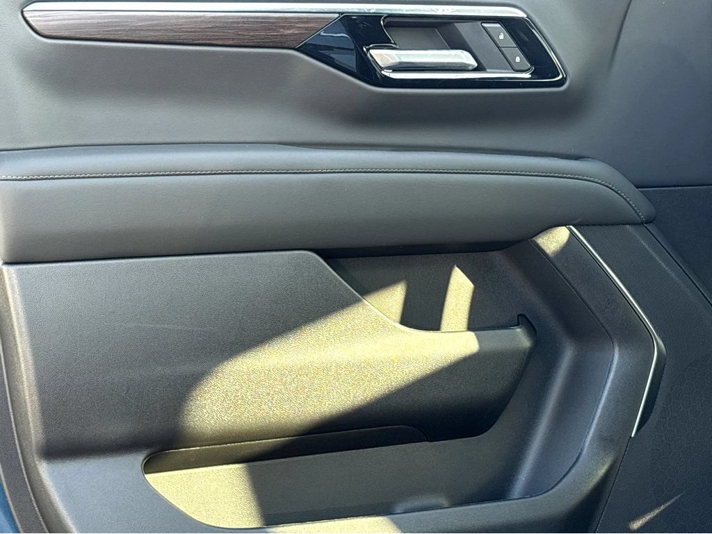 New 2026 Chevrolet Suburban LS RWD image 21