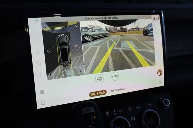 New 2026 Land Rover Defender 130 X-Dynamic SE image 18