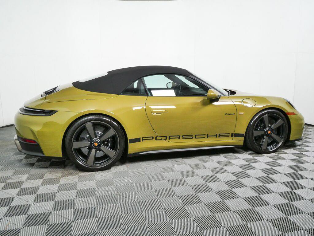 Certified 2026 Porsche 911 GTS RWD image 32