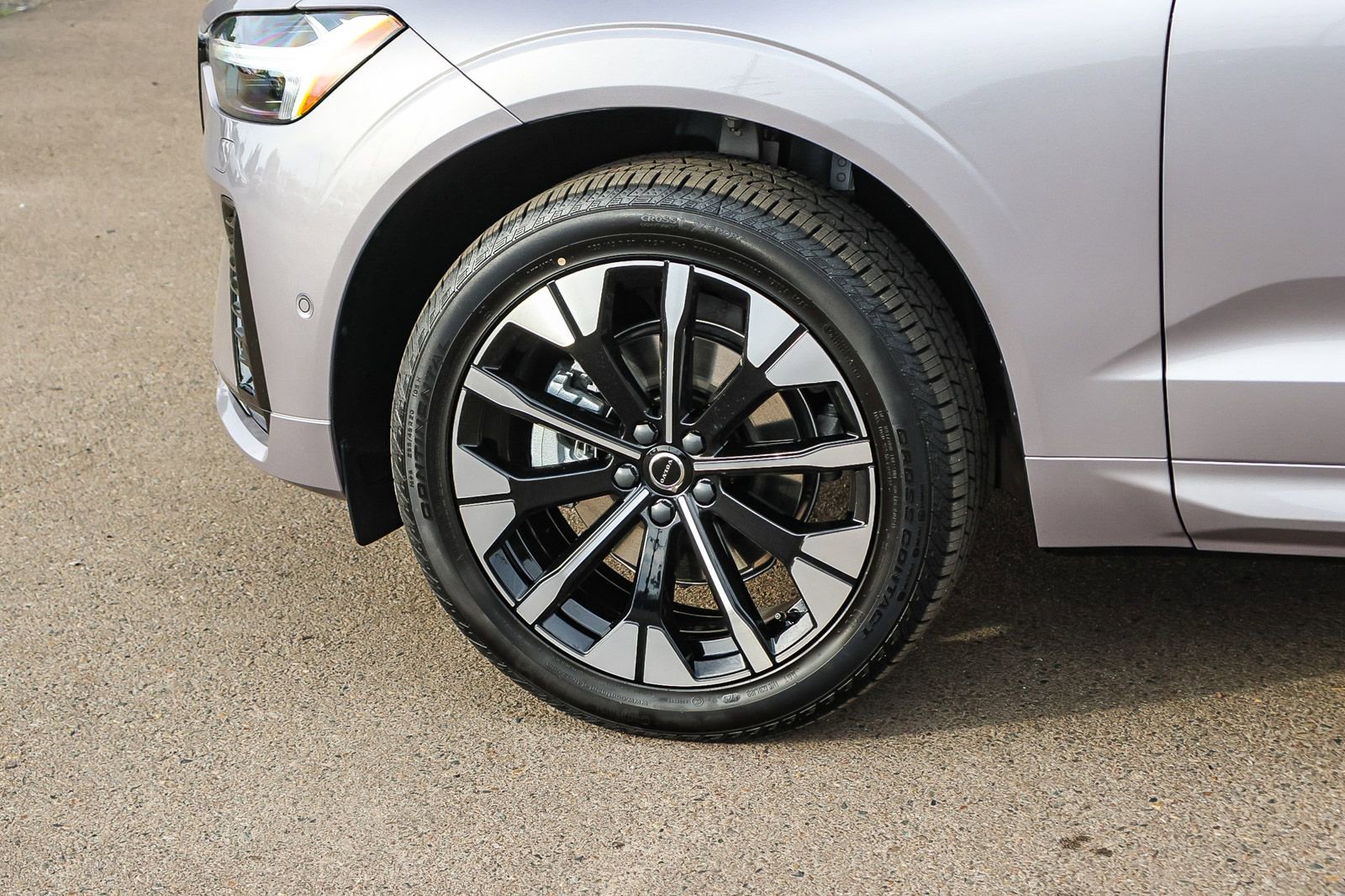New 2026 Volvo XC60 B5 Plus w/ Climate Package image 8