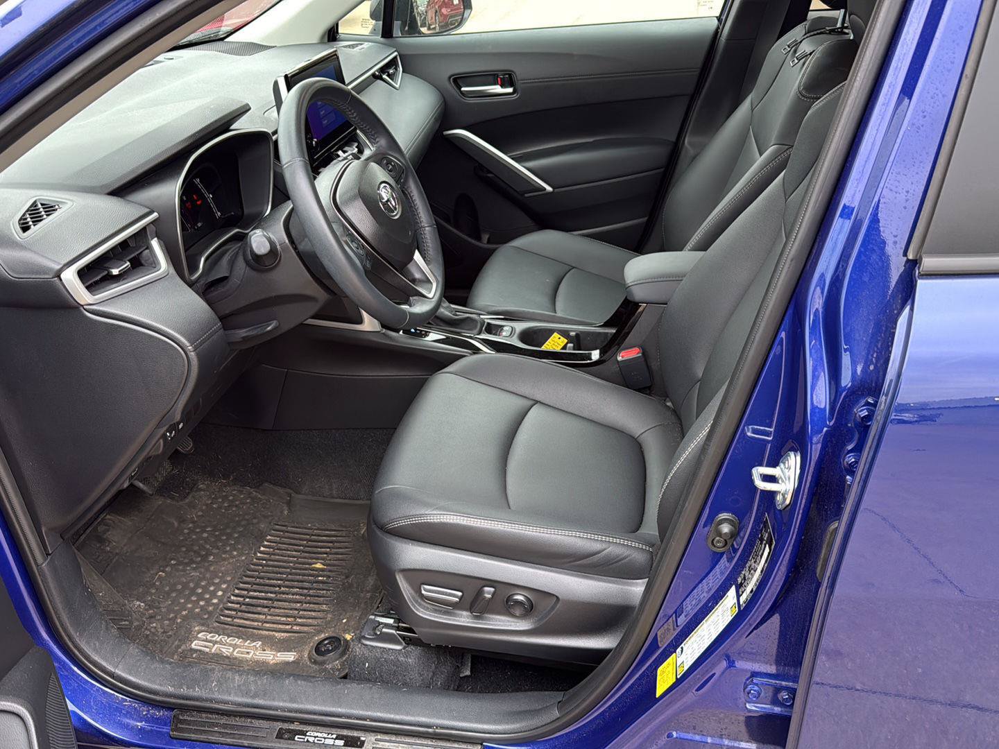 Used 2025 Toyota Corolla Cross XLE w/ Convenience Package AWD/4WD image 15
