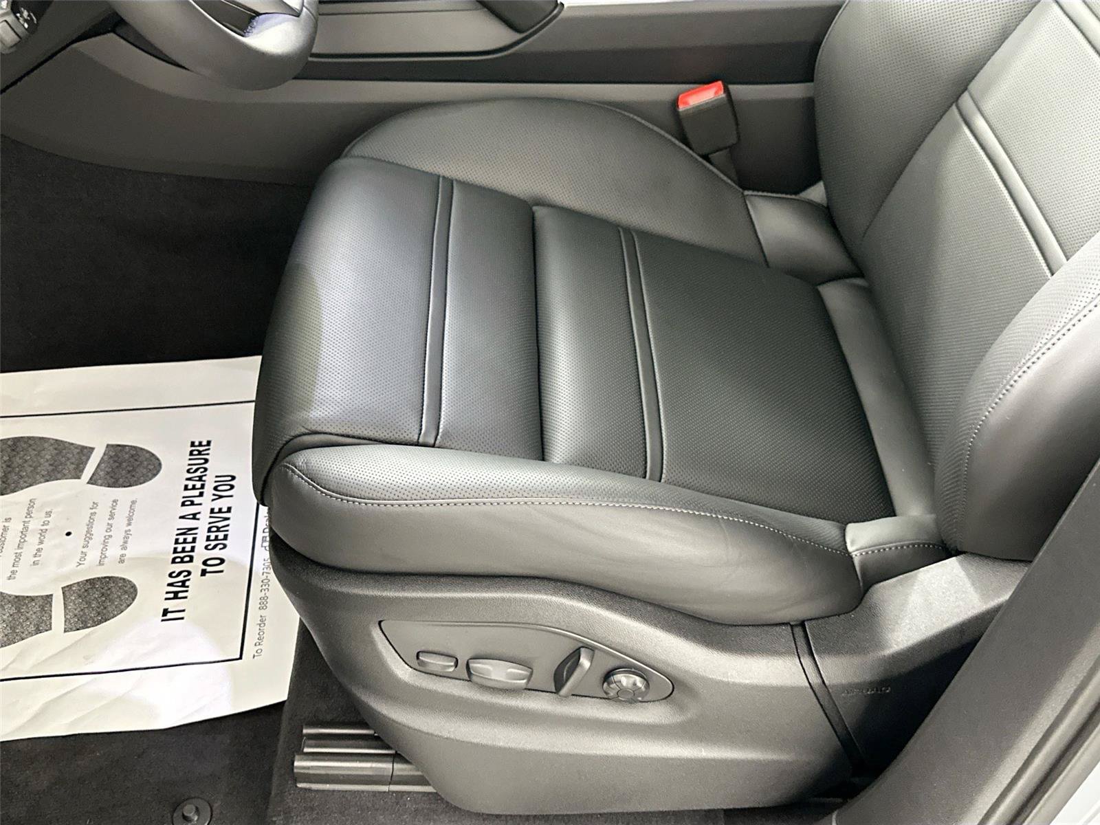 Certified 2026 Porsche Cayenne AWD/4WD image 31