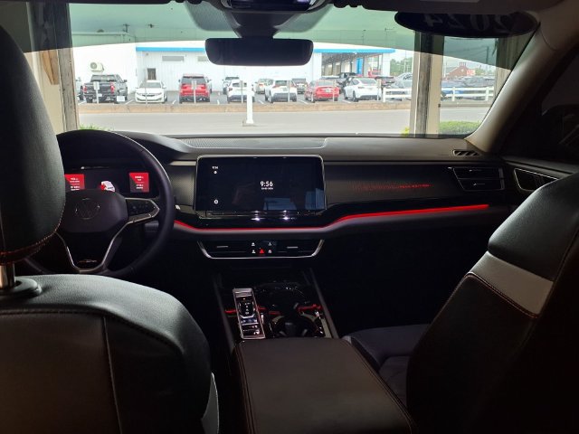 Used 2024 Volkswagen Atlas Peak Edition SEL AWD/4WD image 19