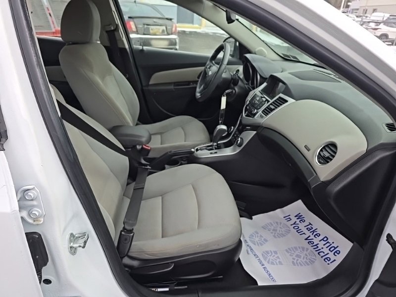 Used 2016 Chevrolet Cruze LT w/ Technology Package image 29