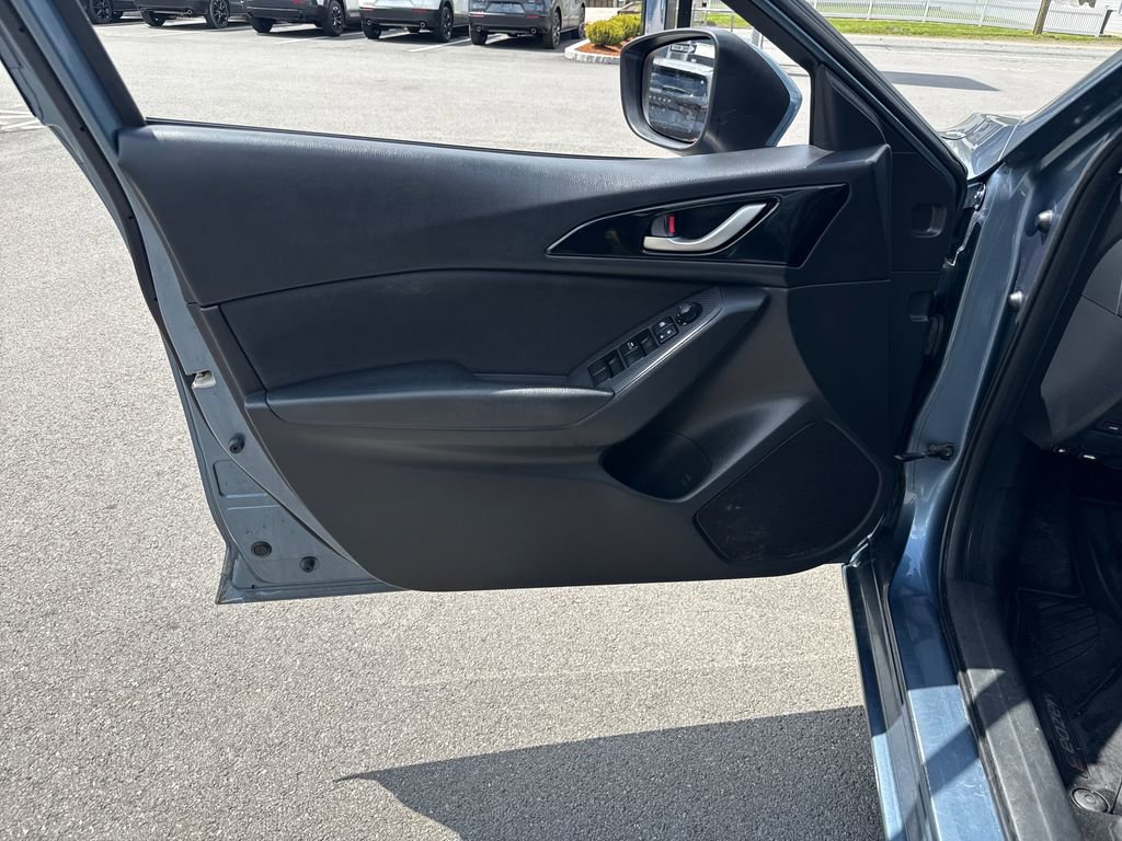 Used 2016 MAZDA MAZDA3 i Touring FWD image 23