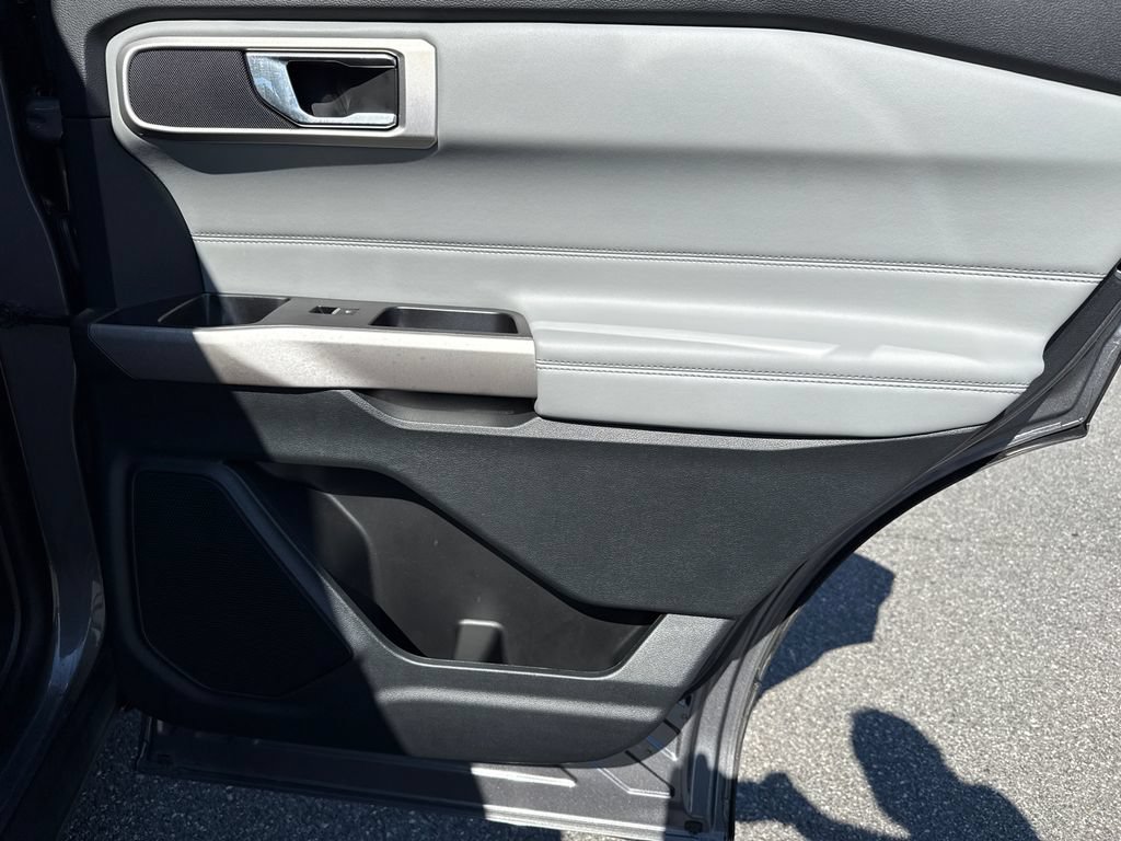 Used 2024 Ford Explorer XLT w/ Equipment Group 202A AWD/4WD image 16