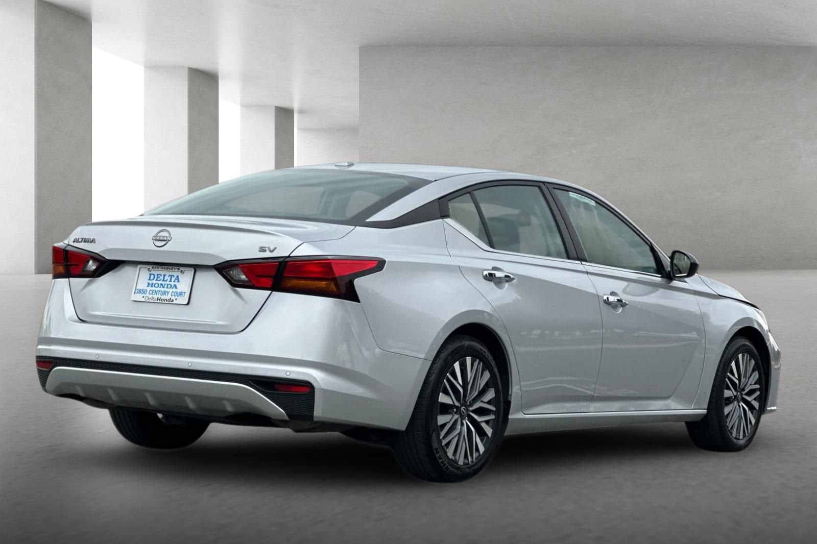 Used 2024 Nissan Altima 2.5 SV FWD image 4